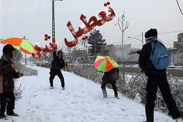 بارش سنگین برف بعضی از مدارس استان اردبیل را تعطیل کرد