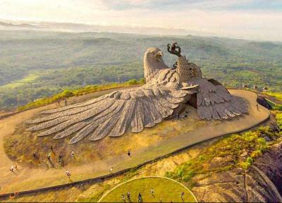 عقابی که تنها یک بال دارد، بزرگترین مجسمه پرنده دنیا در هند!