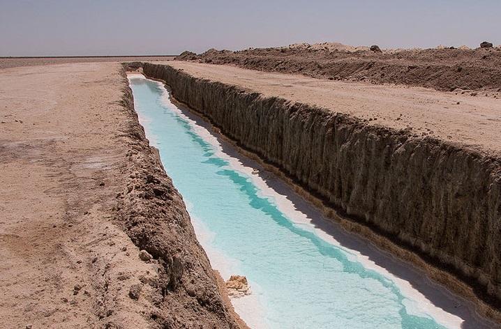 احداث دهکده توریستی نمکی در مجاورت دریاچه ارومیه ، محققان دانشگاه بناب پیروز به ساخت آجری از نمک تبریدی شدند