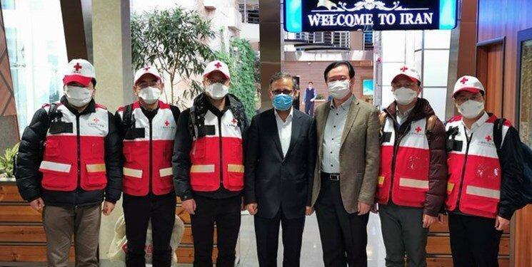 عکس ، تیم پزشکان متخصص چینی برای مقابله با شیوع کرونا وارد تهران شد