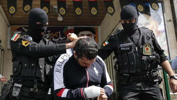 دستگیری شرور محله فلاح، متهم 5 شهروند را مجروح کرده بود دستگیری شرور محله فلاح، متهم 5 شهروند را مجروح کرده بود