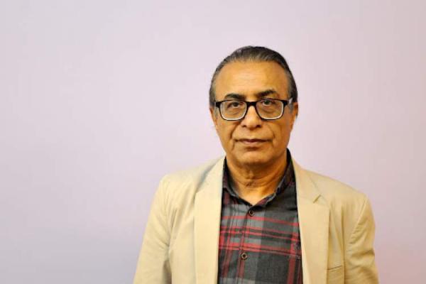 جمال الدین اکرمی پرکارترین نویسنده کودک و نوجوان در سال 99