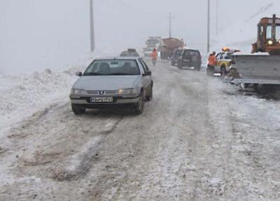 مسدود شدن جاده هراز به علت بارش سنگین برف